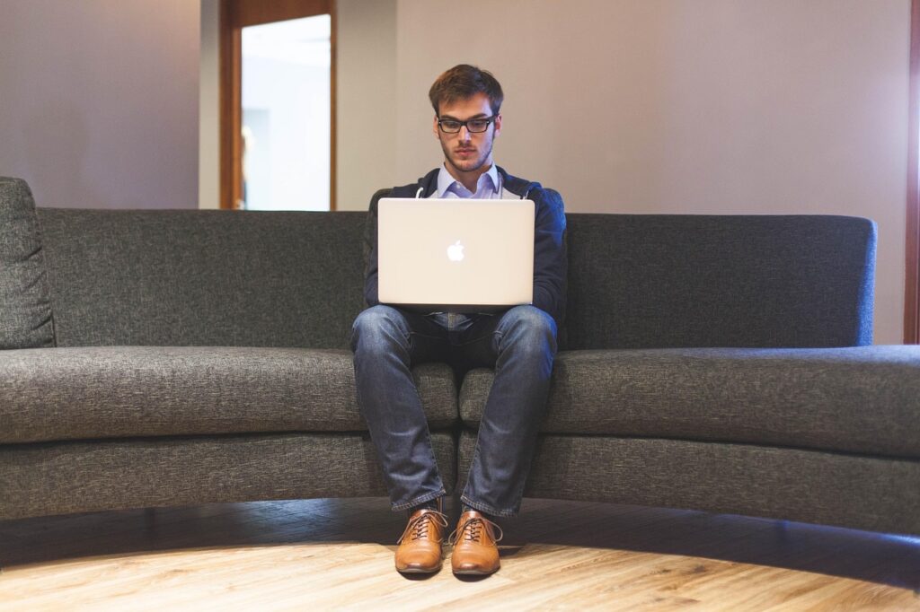 フリーターが就活で企業の評判を知る方法は？