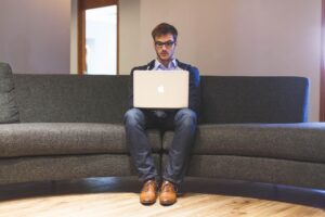 フリーターが就活で企業の評判を知る方法は？