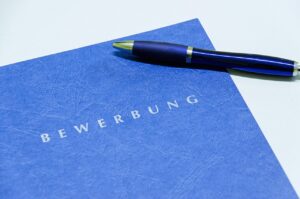 既卒の就活に役立つ履歴書の書き方と例文は？